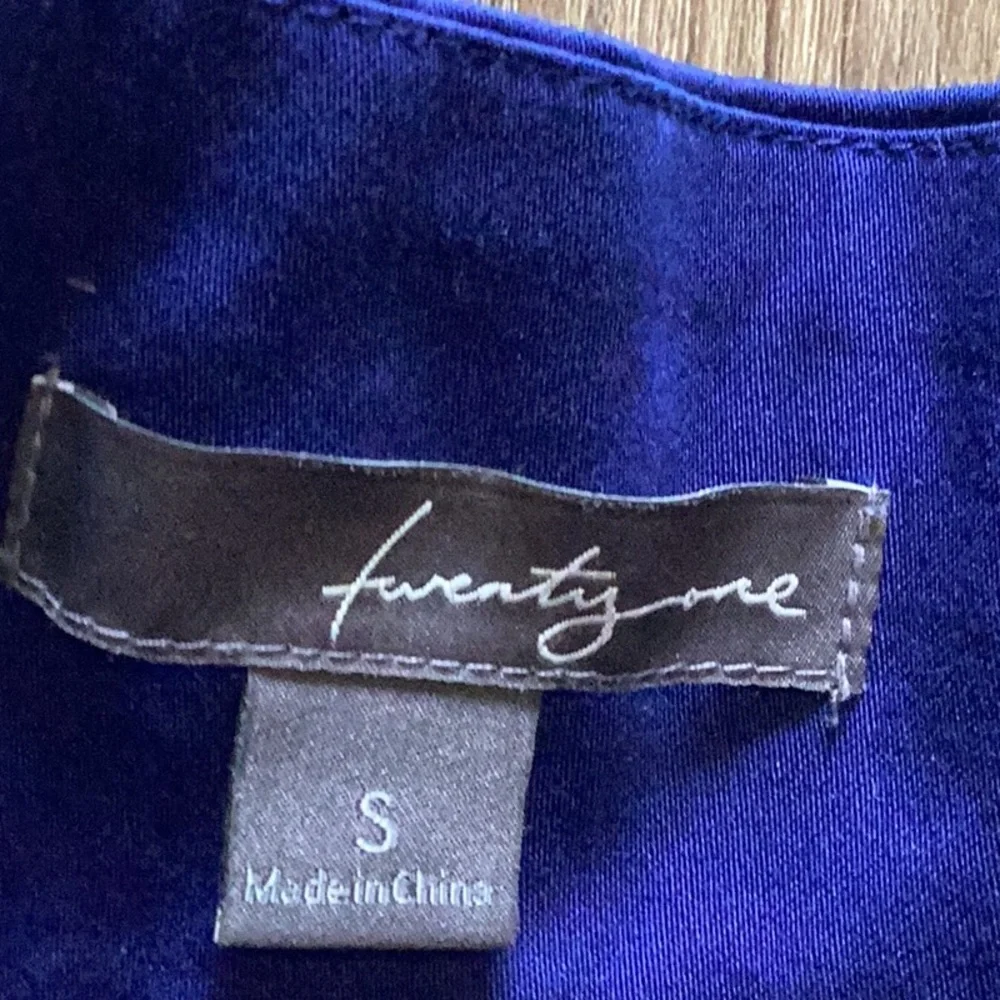 Twenty‎ one front bow short skirt. Worn one time